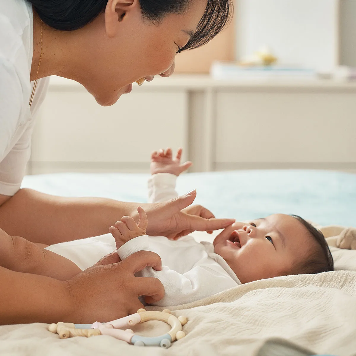 A mother applying Mustela massage oil, ready for baby massage masterclass at the baby expo in Melbourne